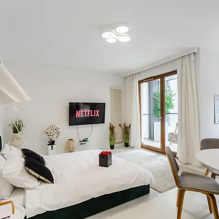 Lumina With Parking Near Muzeum Powstania Varsavia