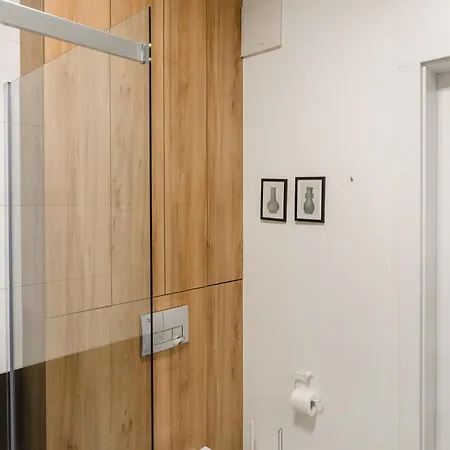 Lumina With Parking Near Muzeum Powstania