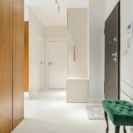 Lumina With Parking Near Muzeum Powstania *