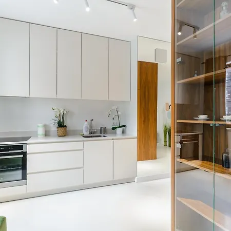 Apartment Lumina With Parking Near Muzeum Powstania Warsaw