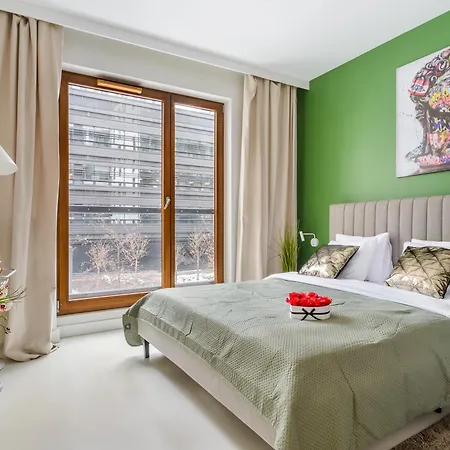 Lumina With Parking Near Muzeum Powstania Appartamento