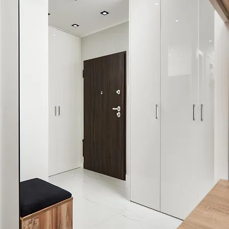 Apartment Lumina With Parking Near Muzeum Powstania Warsaw