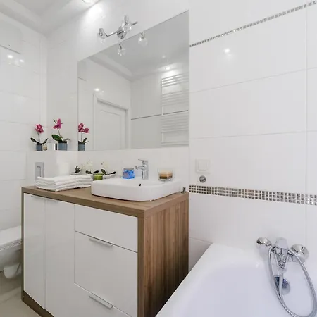 Apartment Lumina With Parking Near Muzeum Powstania *