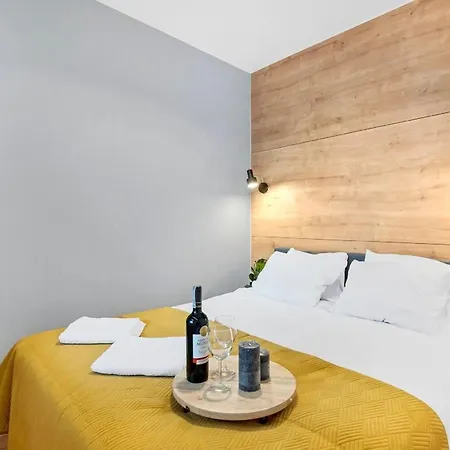 Apartment Lumina With Parking Near Muzeum Powstania *