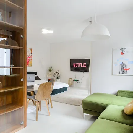 Lumina With Parking Near Muzeum Powstania Апартаменты Варшава