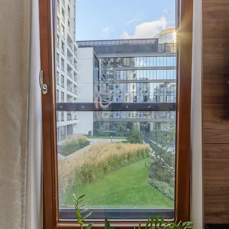 Lumina With Parking Near Muzeum Powstania Апартаменты *