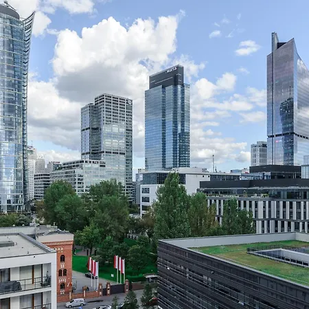 Lumina With Parking Near Muzeum Powstania