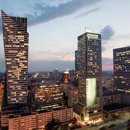 Апартаменты Lumina With Parking Near Muzeum Powstania